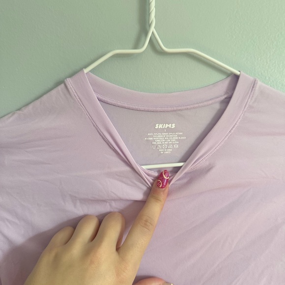 Skims Tshirt - Picture 3 of 3